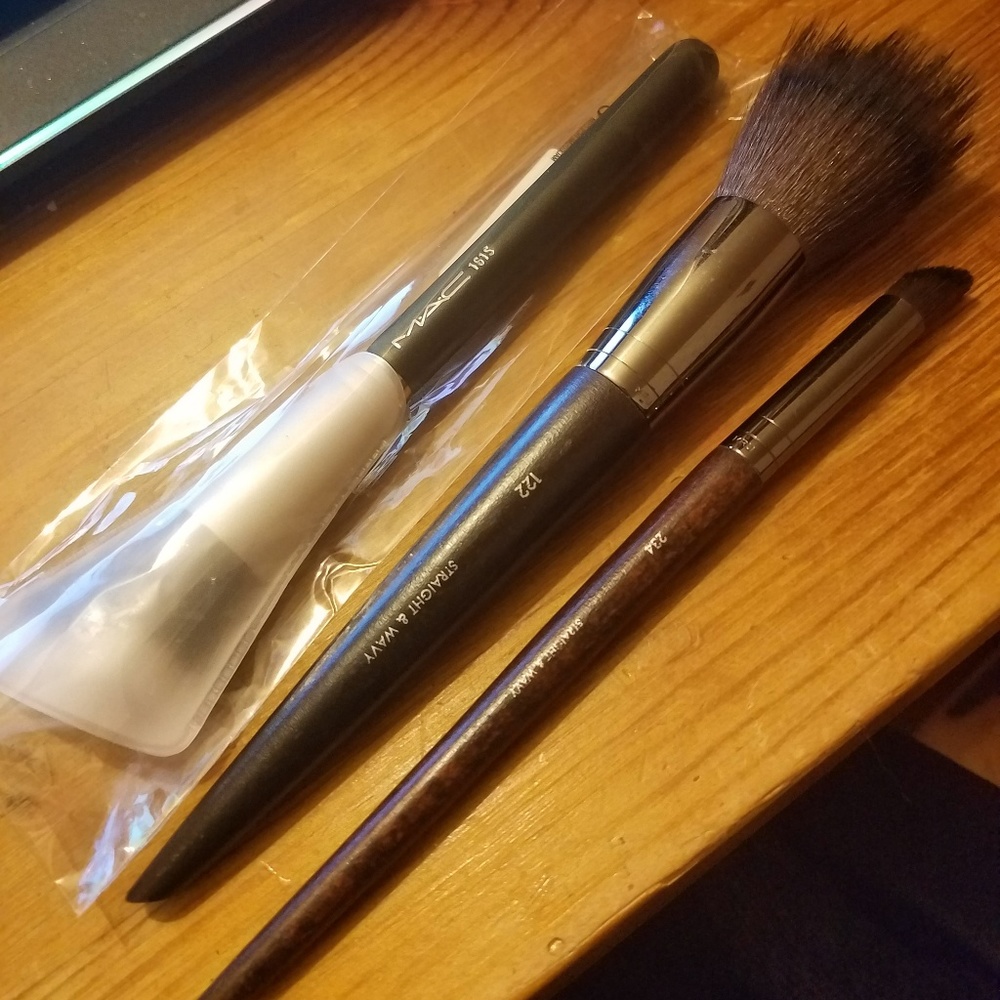 MAC Cosmetics Contour Brush 161S, 2 MUFE brushes